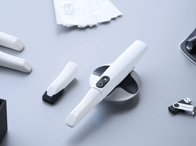 Intra-oral scanner at PRACTICENAME